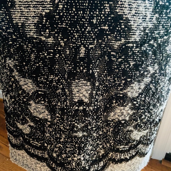 Gorgeous embroidery detailed dress with lining - Picture 5 of 8